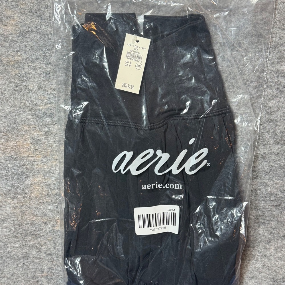OFFLINE By Aerie NWT Real Me Pleated Black Athletic Lounge Shorts Womens S